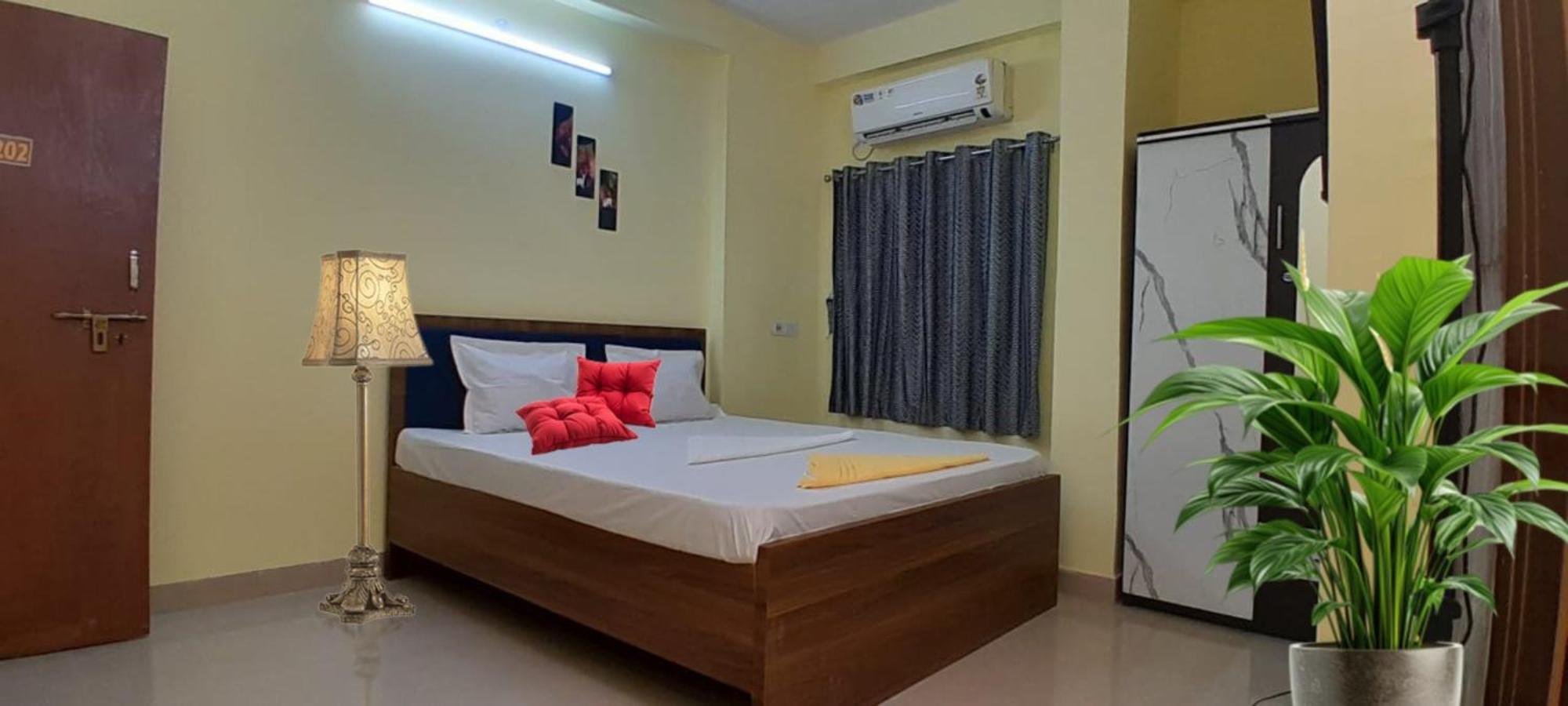 Goroomgo The Grand Inn Ruby Kolkata Exterior photo
